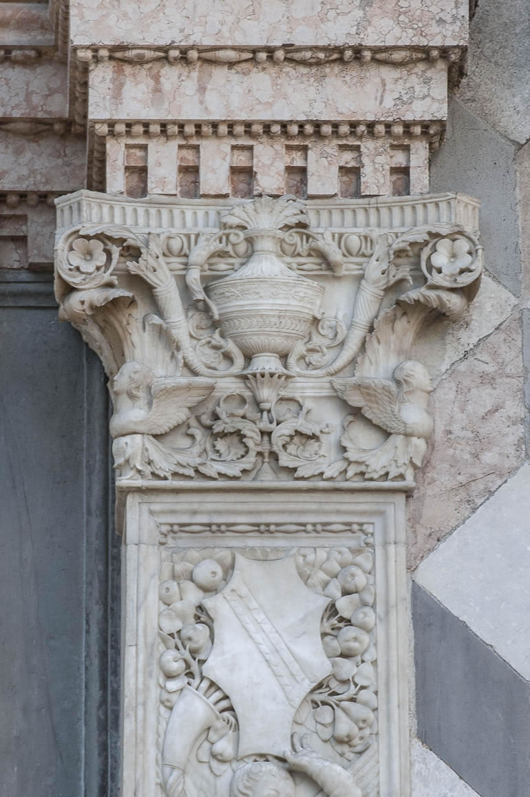 i capitelli con le volute